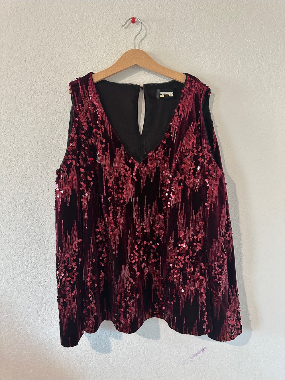 Alexia Admor Red Burgundy Sequins Off Shoulder Top V-Neck Small